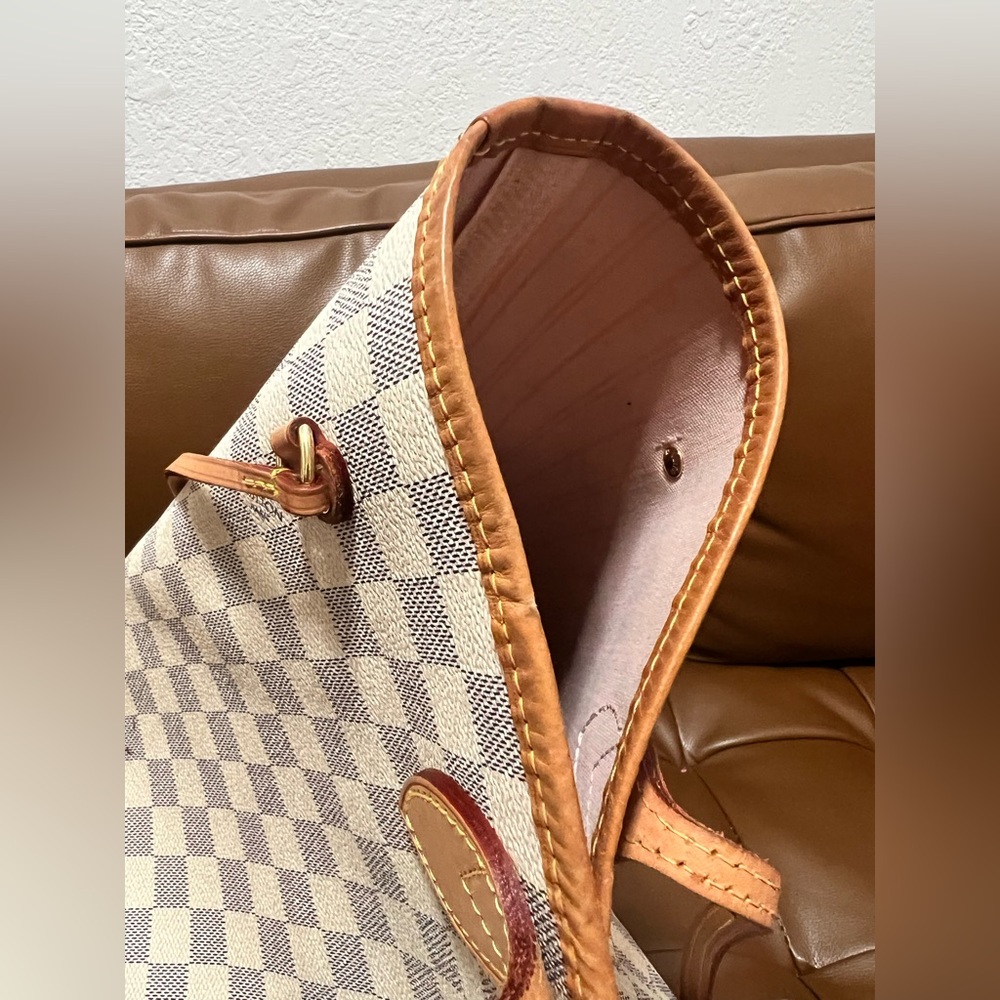 Lv - Picture 7 of 9